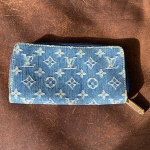 Louis Vuitton Blue Denim Monogram Zippy Wallet.